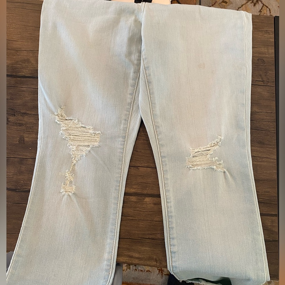 Universal Thread Goods Co. - Picture 3 of 16